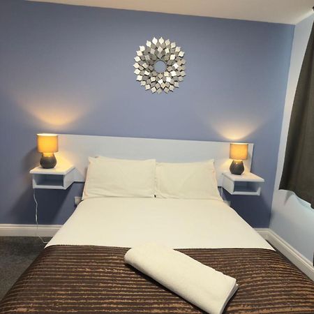 The Terrace Lodge Hotel Yeovil Bagian luar foto