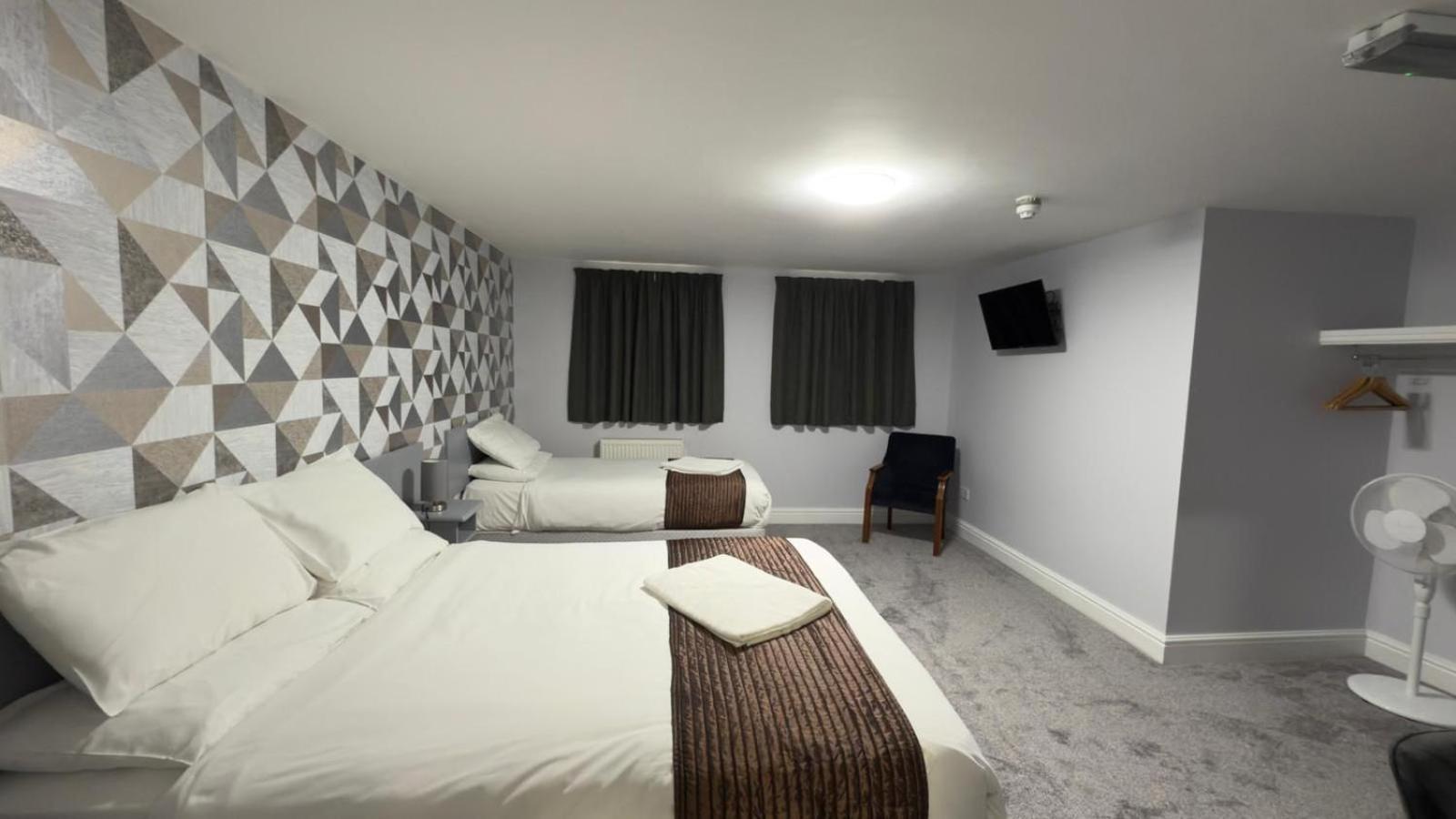 The Terrace Lodge Hotel Yeovil Bagian luar foto