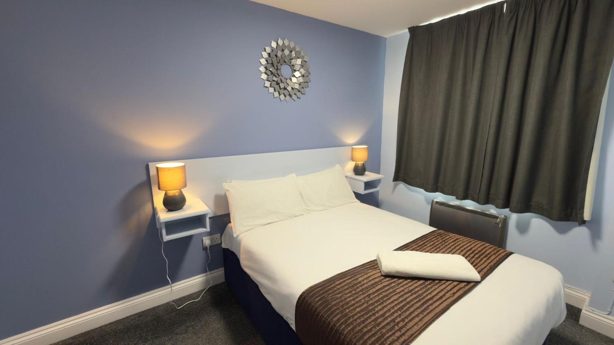 The Terrace Lodge Hotel Yeovil Bagian luar foto