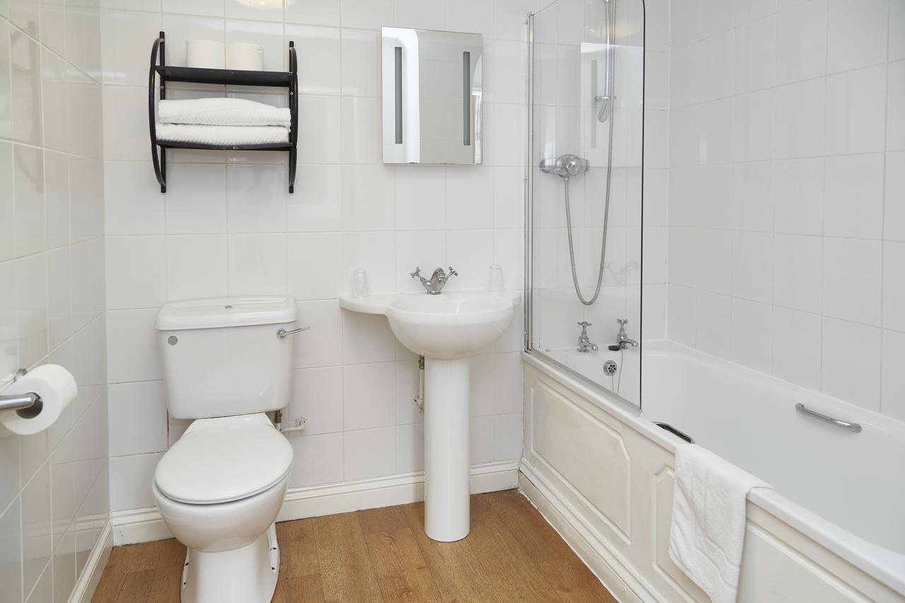 The Terrace Lodge Hotel Yeovil Bagian luar foto