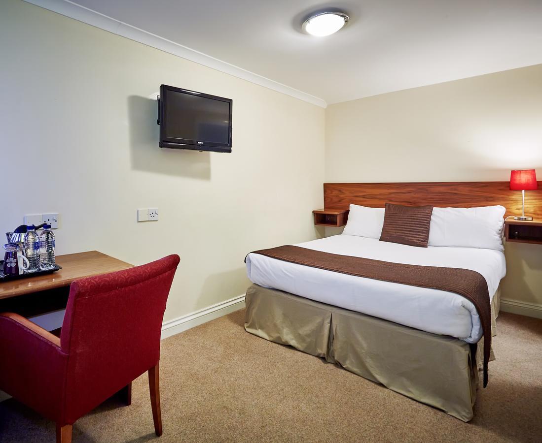 The Terrace Lodge Hotel Yeovil Bagian luar foto
