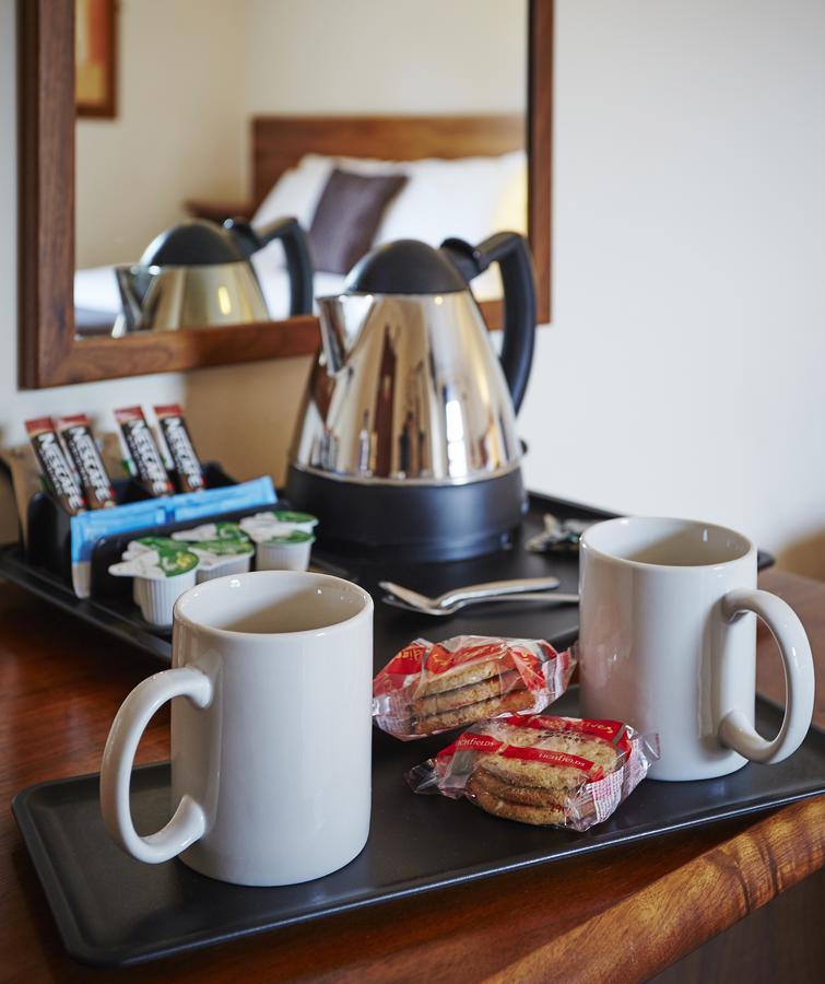 The Terrace Lodge Hotel Yeovil Bagian luar foto