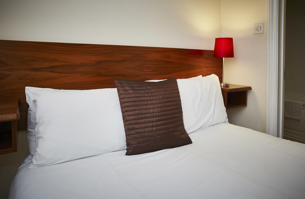 The Terrace Lodge Hotel Yeovil Bagian luar foto
