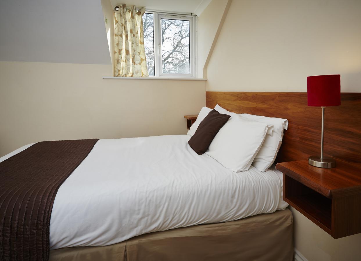 The Terrace Lodge Hotel Yeovil Bagian luar foto