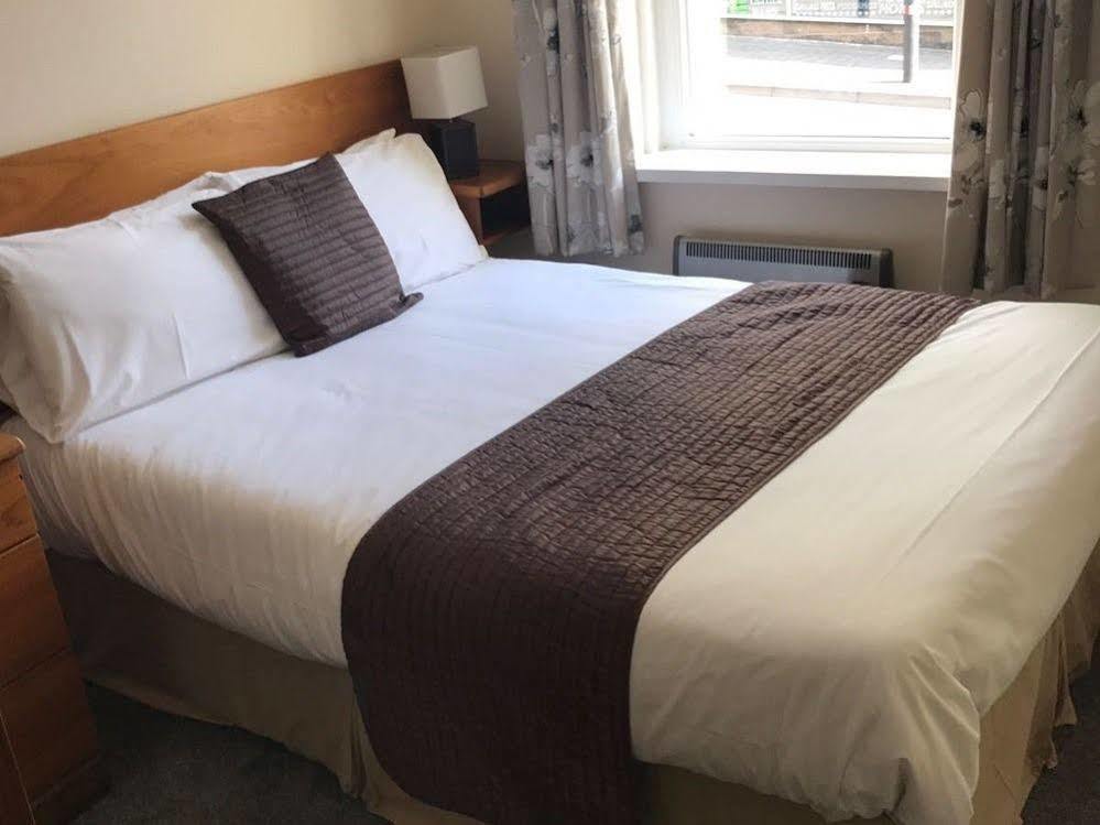 The Terrace Lodge Hotel Yeovil Bagian luar foto
